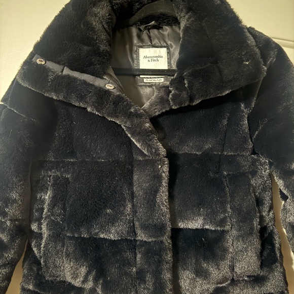 Abercrombie & Fitch black faux fur mini puffer jacket - Picture 4 of 4